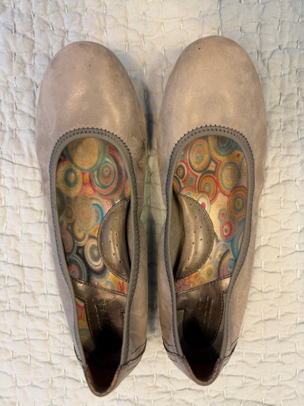 Born Taupe Grey Distressed Nubuck Leather Ballet Flat Sz 8